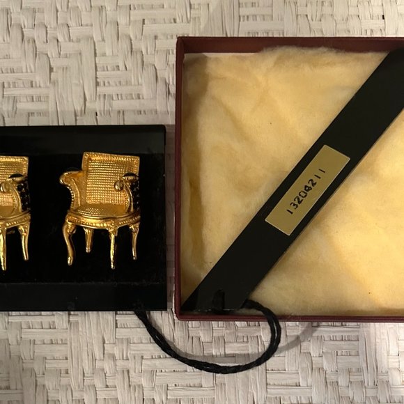 Vintage Karl Lagerfeld (Chanel Designer) Black Cabochon Chair Clip Earrings - Picture 2 of 5